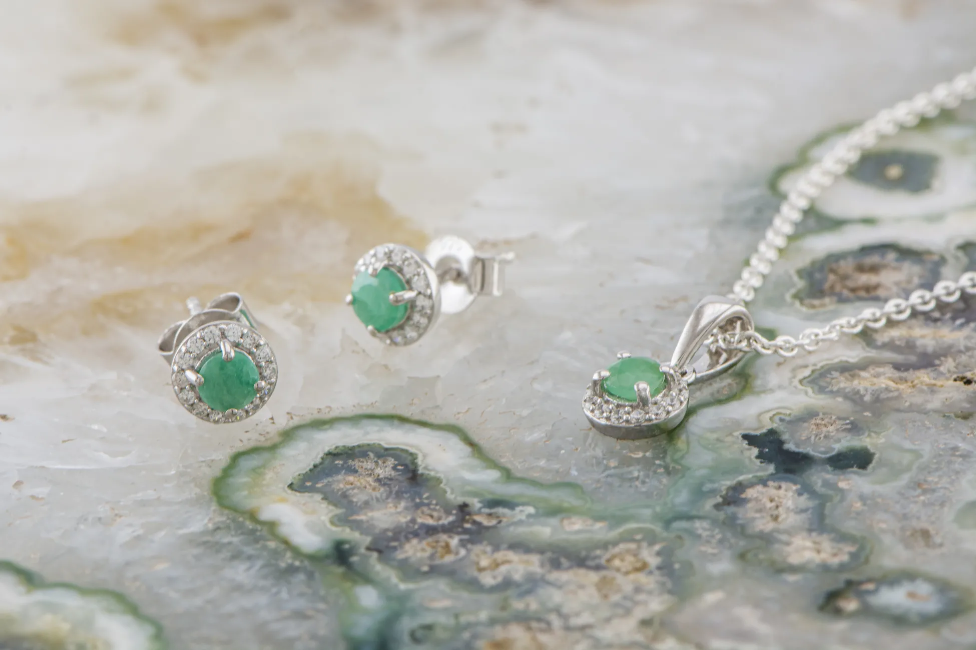 Сребърен комплект със Смарагд